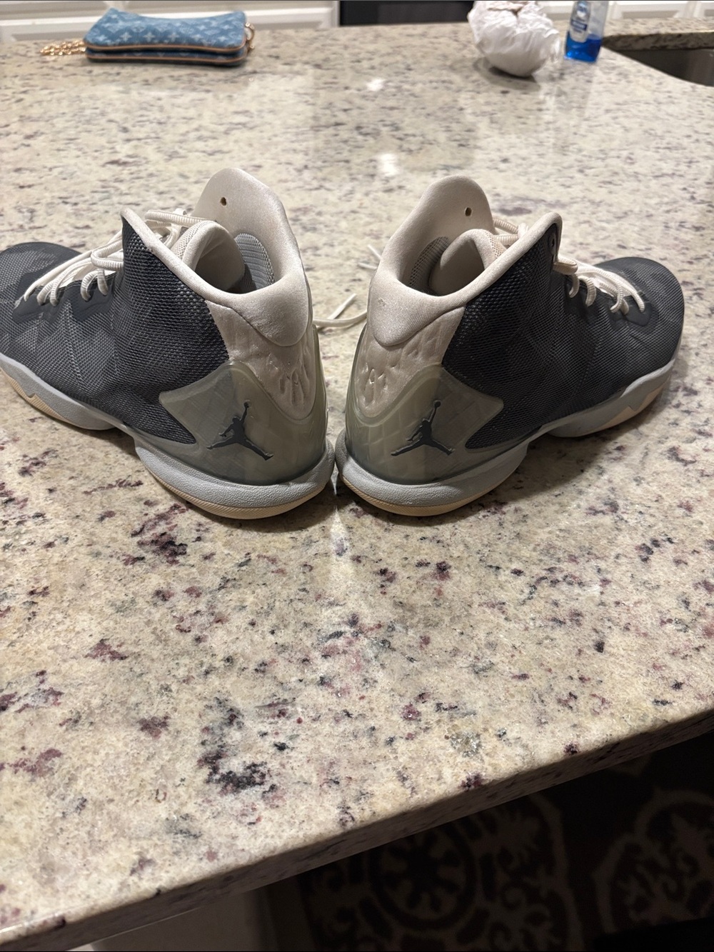 Vintage Jordan Low-Top Sneakers in Off-White and Light Gray